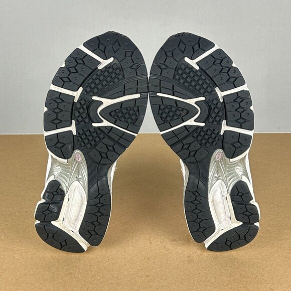 New Balance 2002R Athletic Shoes Kids 4 Pink White Low Top Lace Up Suede - Picture 7 of 10